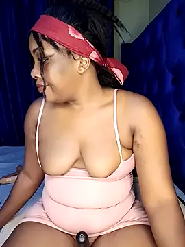 Snapshot of Queenshaz01 chatting on 03.11.25 Queenshaz01 online show from 03.11.25