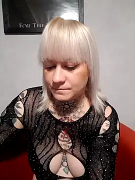 poussichienne online show from 11.23.25