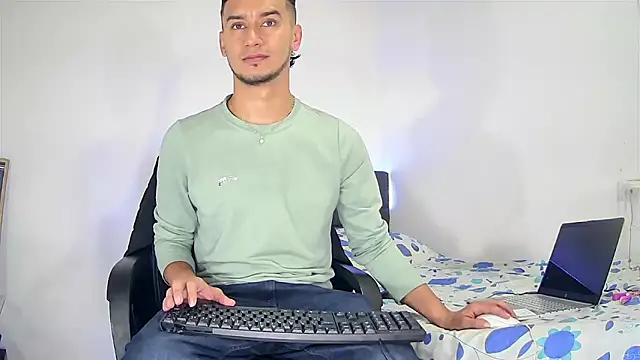 Snapshot of Kevin_Torres chatting on 02.02.26 Kevin Torres online show from 02.02.26