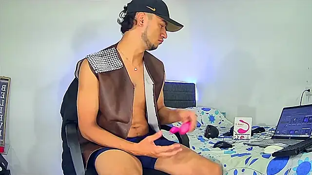 Snapshot of Kevin_Torres chatting on 02.07.26 Kevin Torres online show from 02.07.26