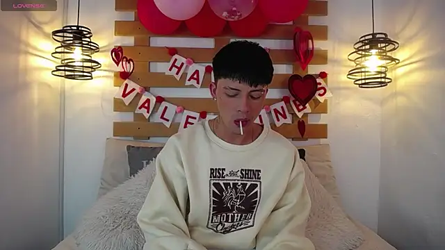 Steev Novoa online show from 02.19.25