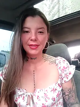 Snapshot of basic_Instinct chatting on 10.10.25 basic Instinct online show from 10.10.25