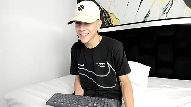 Snapshot of Dei_v_48 chatting on 01.27.25 Dei v 48 online show from 01.27.25