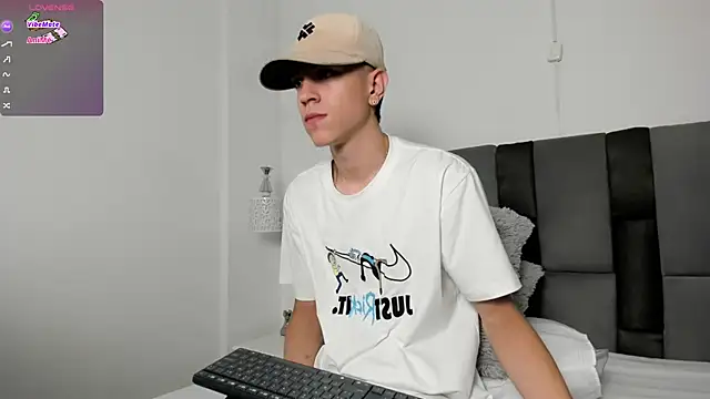 Snapshot of Dei_v_48 chatting on 03.10.25 Dei v 48 online show from 03.10.25