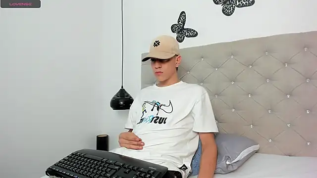 Snapshot of Dei_v_48 chatting on 03.11.25 Dei v 48 online show from 03.11.25