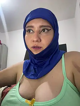 Snapshot of hannahayat chatting on 06.18.26 hannahayat online show from 06.18.26