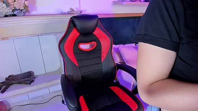 Snapshot of tiffany_becker chatting on 02.13.25 tiffany becker online show from 02.13.25