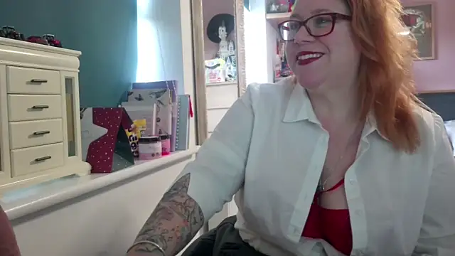 NikiDeeOfficial online show from 12.16.25