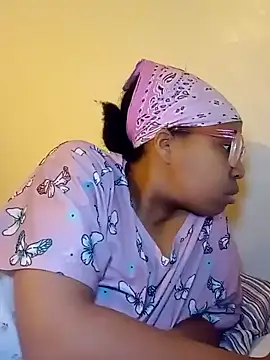 Snapshot of madamsensuale chatting on 02.22.25 madamsensuale online show from 02.22.25