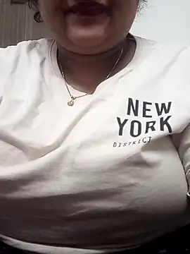 Snapshot of smile_pretty chatting on 12.05.24 smile pretty online show from 12.05.24