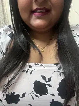 Snapshot of smile_pretty chatting on 03.05.25 smile pretty online show from 03.05.25