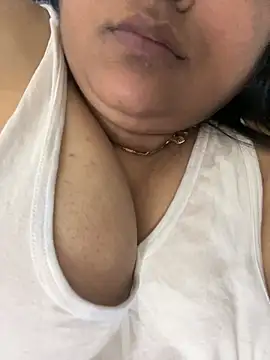 Snapshot of smile_pretty chatting on 03.18.25 smile pretty online show from 03.18.25