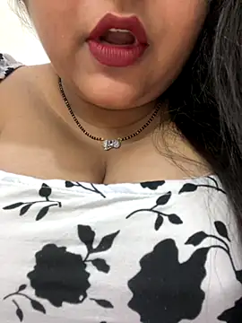 Snapshot of smile_pretty chatting on 10.16.25 smile pretty online show from 10.16.25