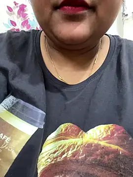 Snapshot of smile_pretty chatting on 12.03.25 smile pretty online show from 12.03.25