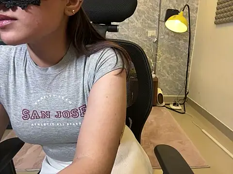 Snapshot of MidnightFlame chatting on 12.10.24 MidnightFlame online show from 12.10.24