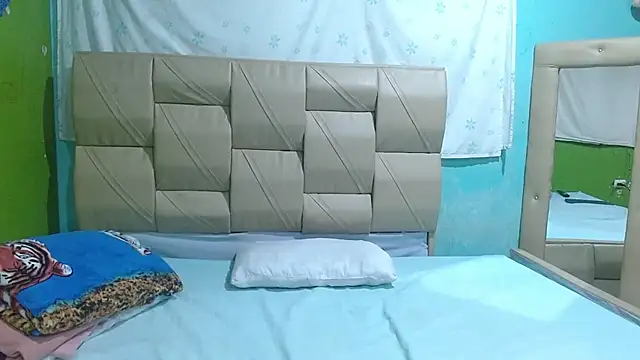 Stefanny Taylor  online show from 09.26.25