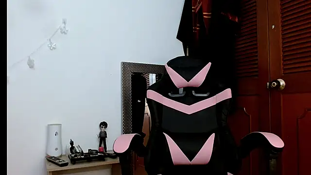 kendallsweet7 online show from 02.25.25