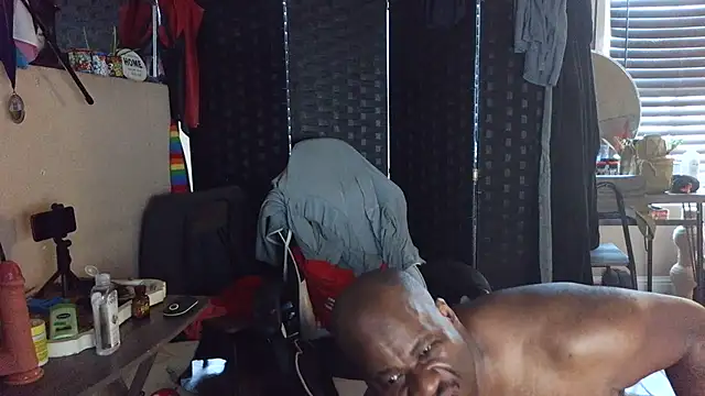 Snapshot of bigshh8 chatting on 10.07.25 bigshh8 online show from 10.07.25