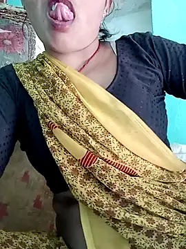 Snapshot of Hotsarina chatting on 12.16.24 Hotsarina online show from 12.16.24