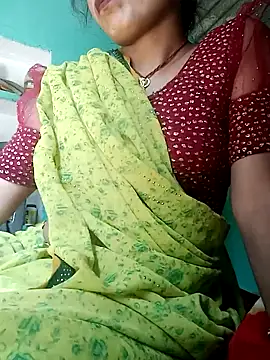 Snapshot of Hotsarina chatting on 12.18.24 Hotsarina online show from 12.18.24