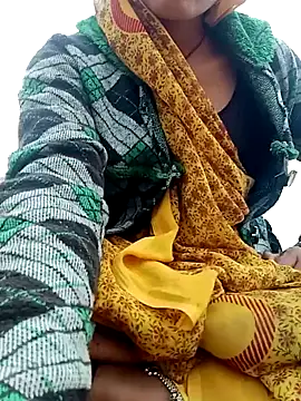 Snapshot of Hotsarina chatting on 12.23.24 Hotsarina online show from 12.23.24