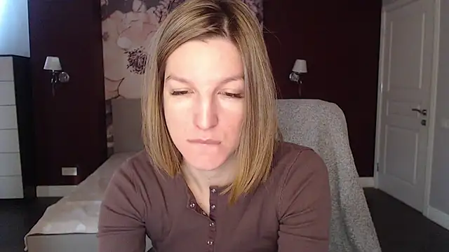 EmilyWalkeri online show from 01.08.25