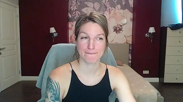 EmilyWalkeri online show from 01.22.25