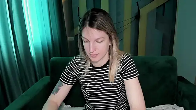 EmilyWalkeri online show from 04.20.26