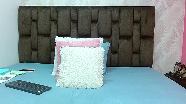 Snapshot of JuanitaDelMar chatting on 02.11.25 JuanitaDelMar online show from 02.11.25