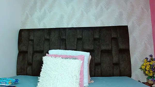 Snapshot of JuanitaDelMar chatting on 09.30.25 JuanitaDelMar online show from 09.30.25