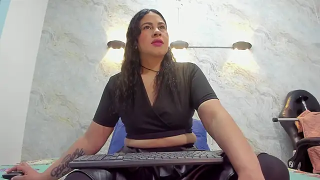 Snapshot of hari_lissaw chatting on 01.18.25 hari lissaw online show from 01.18.25