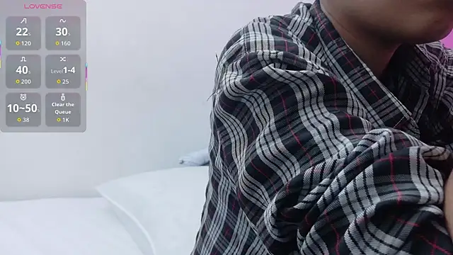 yourcuteneighbourr online show from 10.29.25