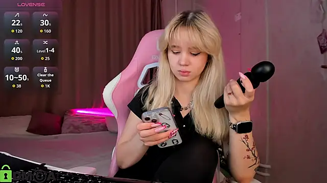 Snapshot of Valerie_Woods chatting on 11.07.25 Valerie Woods online show from 11.07.25