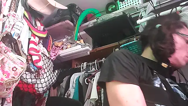 gurlnips online show from 02.22.26