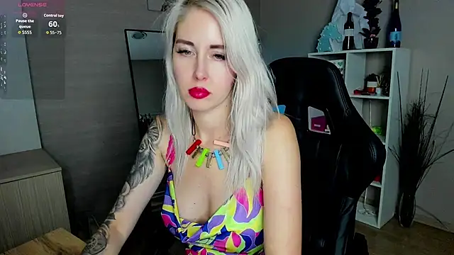 Snapshot of Mermaid_N chatting on 11.17.25 Mermaid N online show from 11.17.25