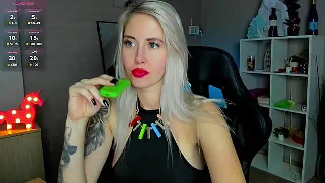 Snapshot of Mermaid_N chatting on 11.18.25 Mermaid N online show from 11.18.25