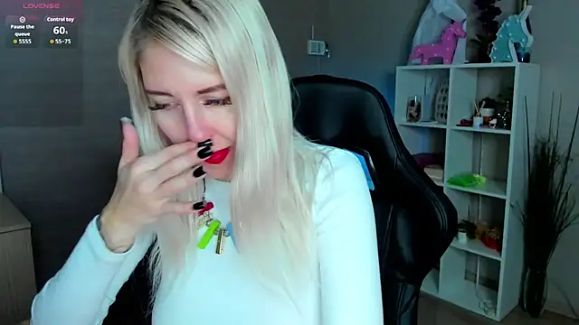 Snapshot of Mermaid_N chatting on 11.19.25 Mermaid N online show from 11.19.25