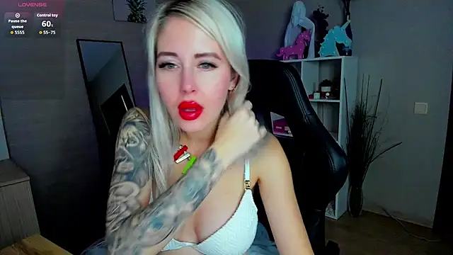 Snapshot of Mermaid_N chatting on 12.03.25 Mermaid N online show from 12.03.25