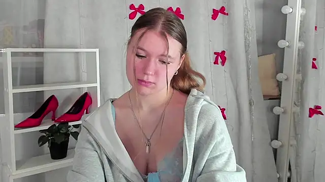 Rebecca Kelly online show from 01.10.25