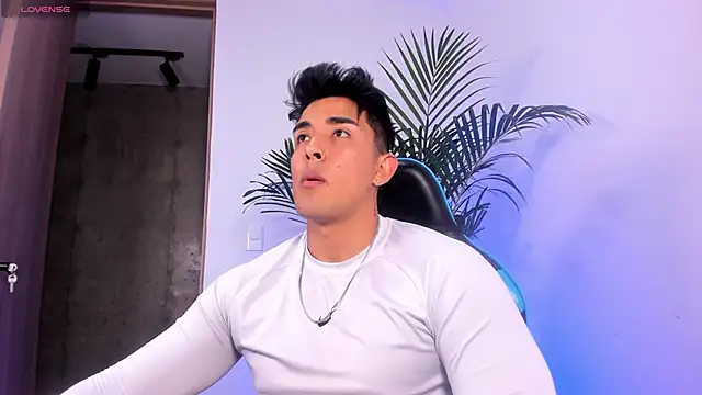 Snapshot of Alan_greek_1 chatting on 12.04.25 Alan greek 1 online show from 12.04.25