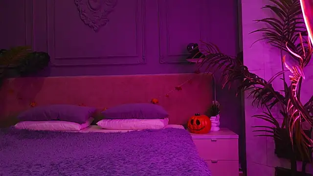 Liv Fay online show from 11.04.25