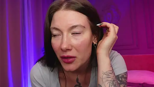 Liv Fay online show from 11.25.25