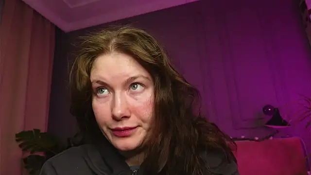 Liv Fay online show from 12.19.25