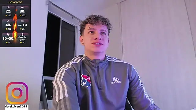 Snapshot of DerekOlsen chatting on 10.23.25 DerekOlsen online show from 10.23.25