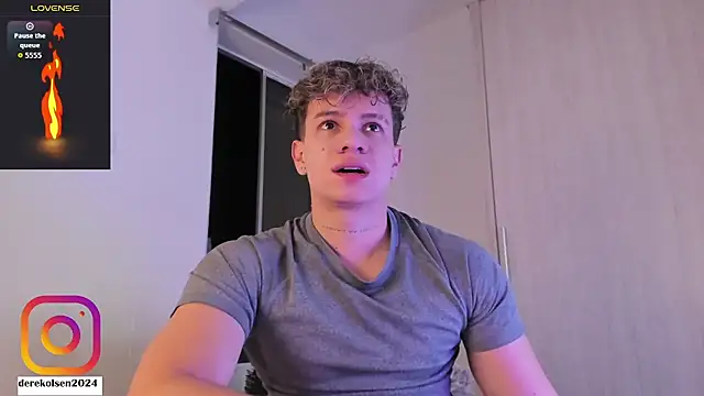 Snapshot of DerekOlsen chatting on 10.25.25 DerekOlsen online show from 10.25.25