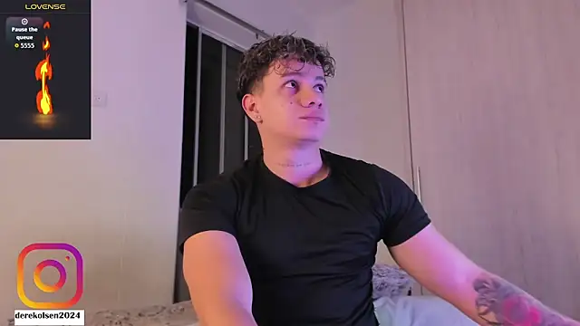 Snapshot of DerekOlsen chatting on 10.27.25 DerekOlsen online show from 10.27.25