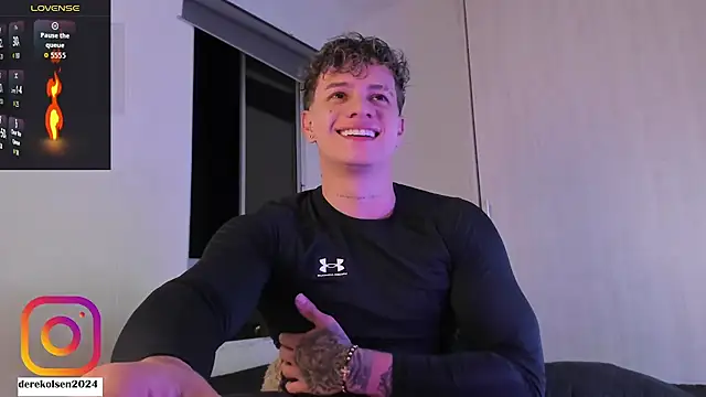 Snapshot of DerekOlsen chatting on 11.08.25 DerekOlsen online show from 11.08.25