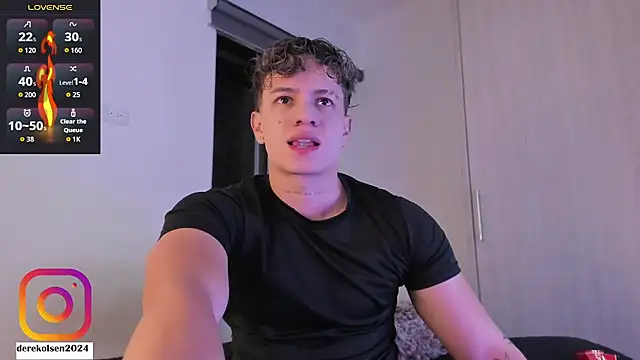 Snapshot of DerekOlsen chatting on 11.10.25 DerekOlsen online show from 11.10.25