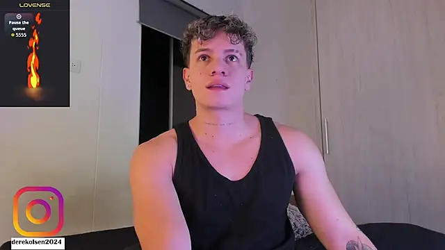 Snapshot of DerekOlsen chatting on 11.11.25 DerekOlsen online show from 11.11.25