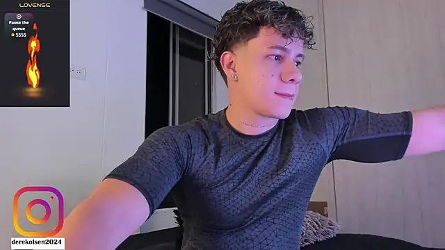 Snapshot of DerekOlsen chatting on 11.15.25 DerekOlsen online show from 11.15.25